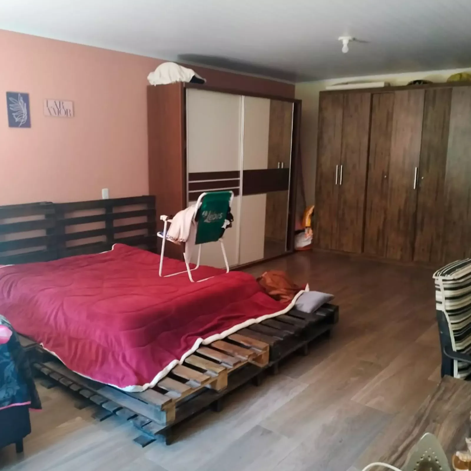 Quarto principal amplo e alto