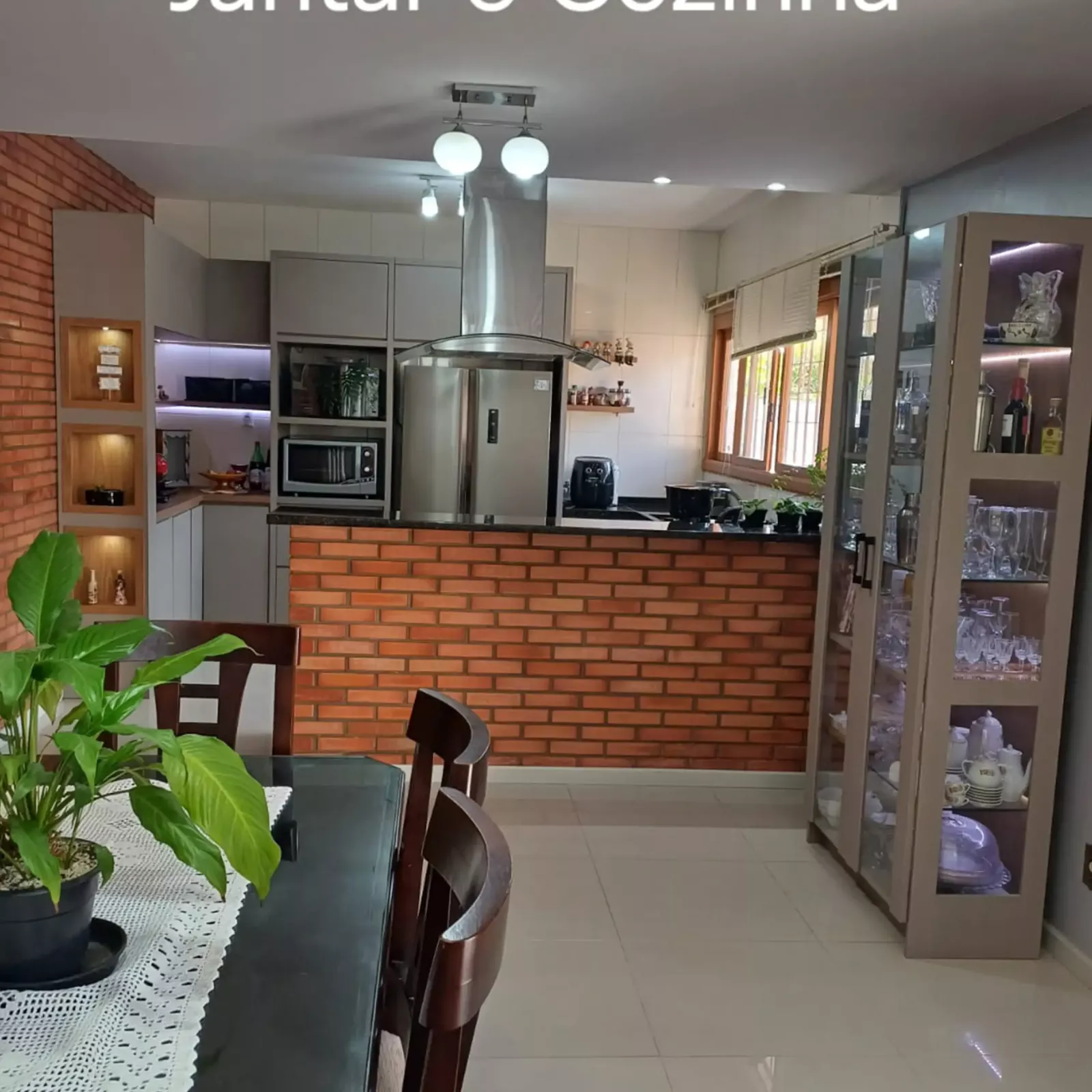 Sala de jantar e cozinha 