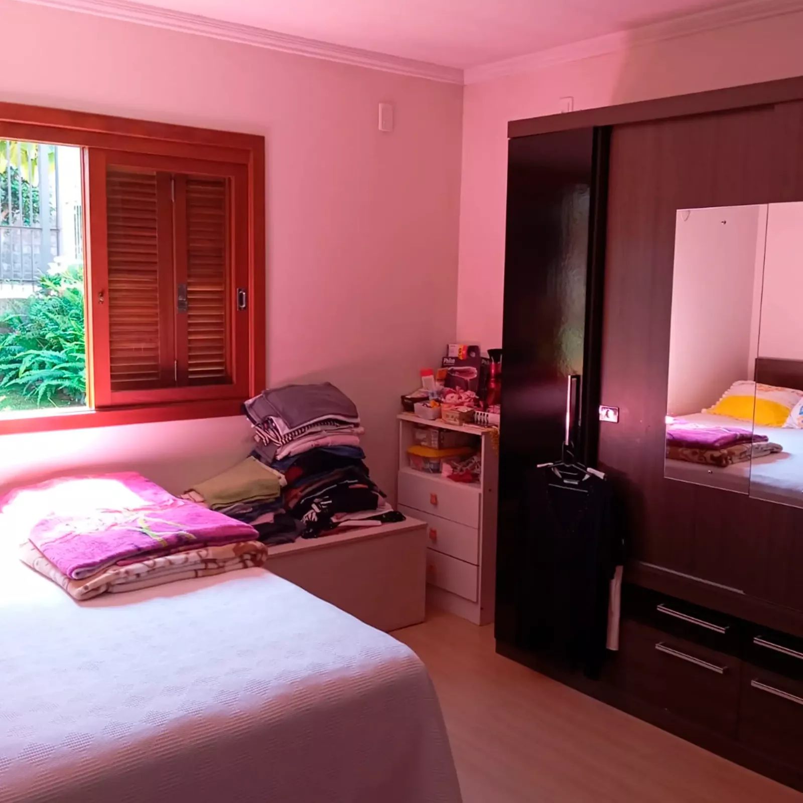 Quarto principal amplo