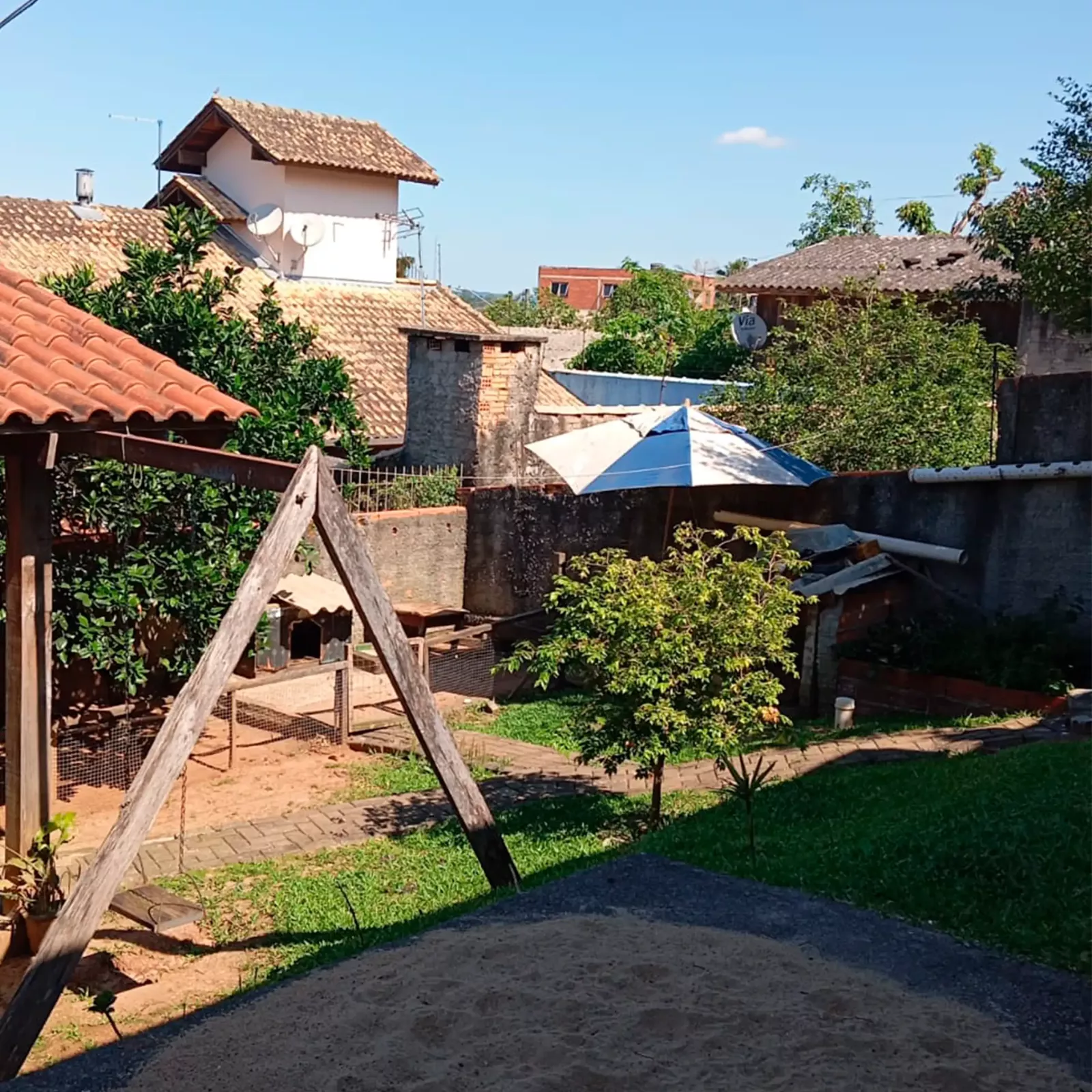 Espaço nos fundos para área de lazer