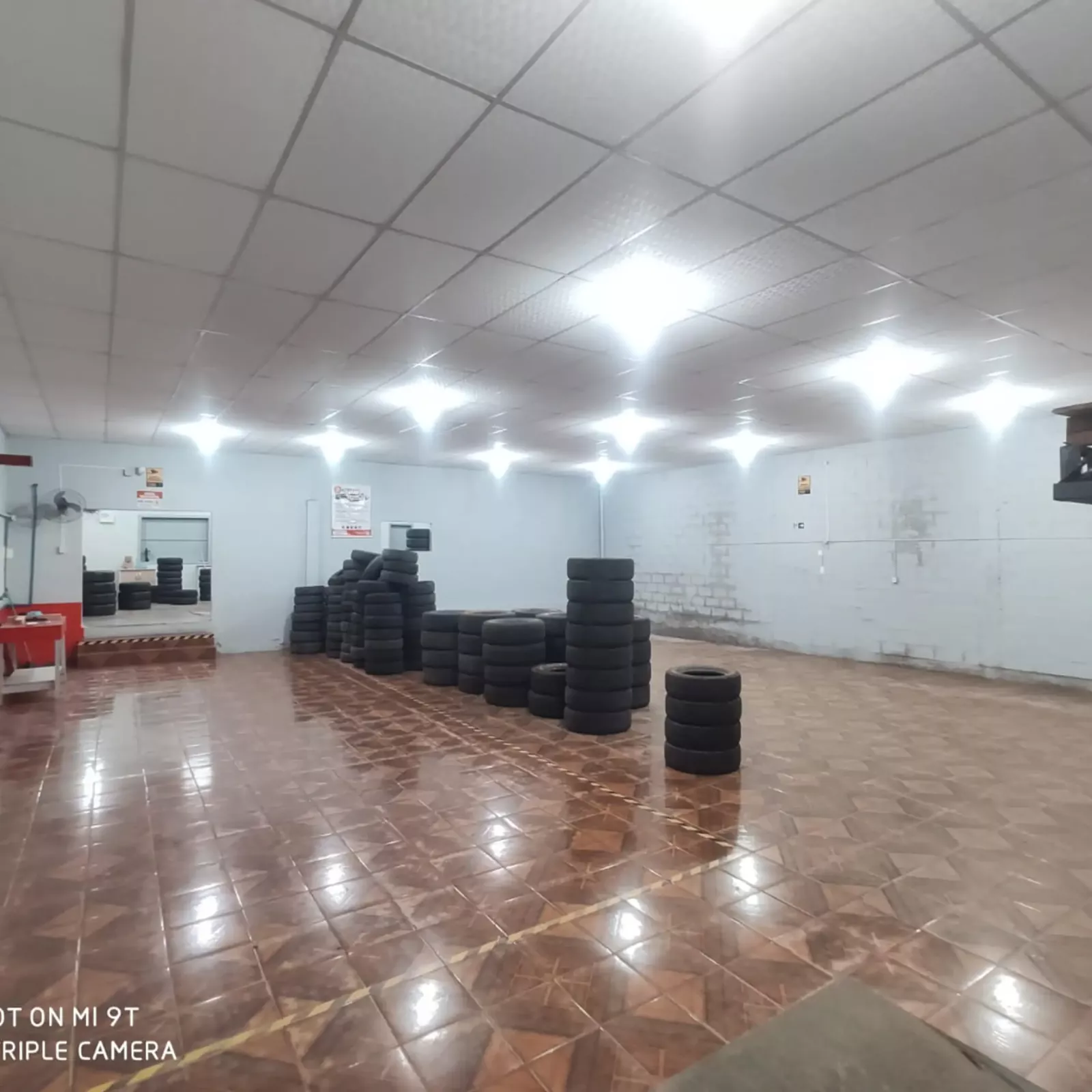 Espaço principal alto e amplo