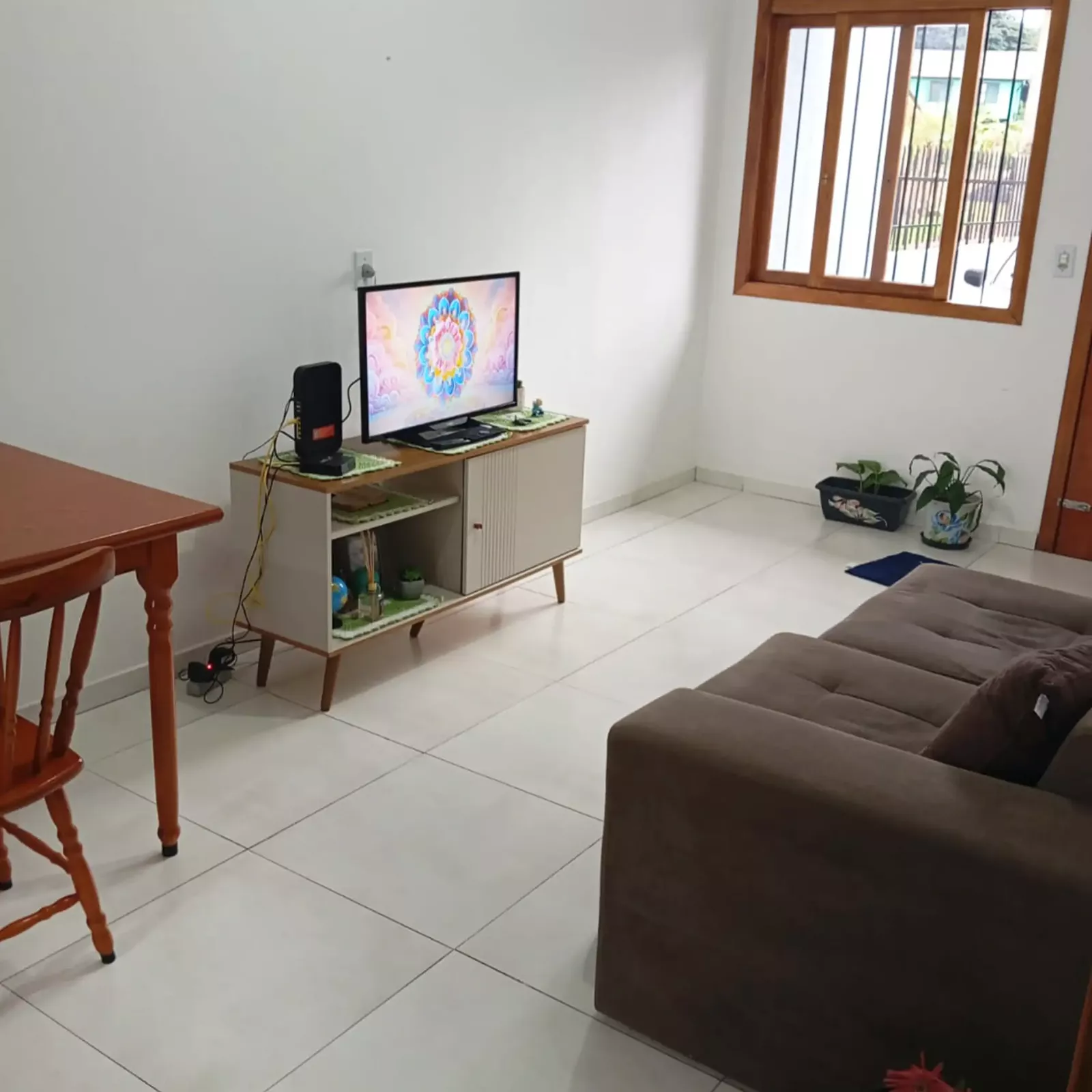 Casa com janelas amplas para boa ventilação
