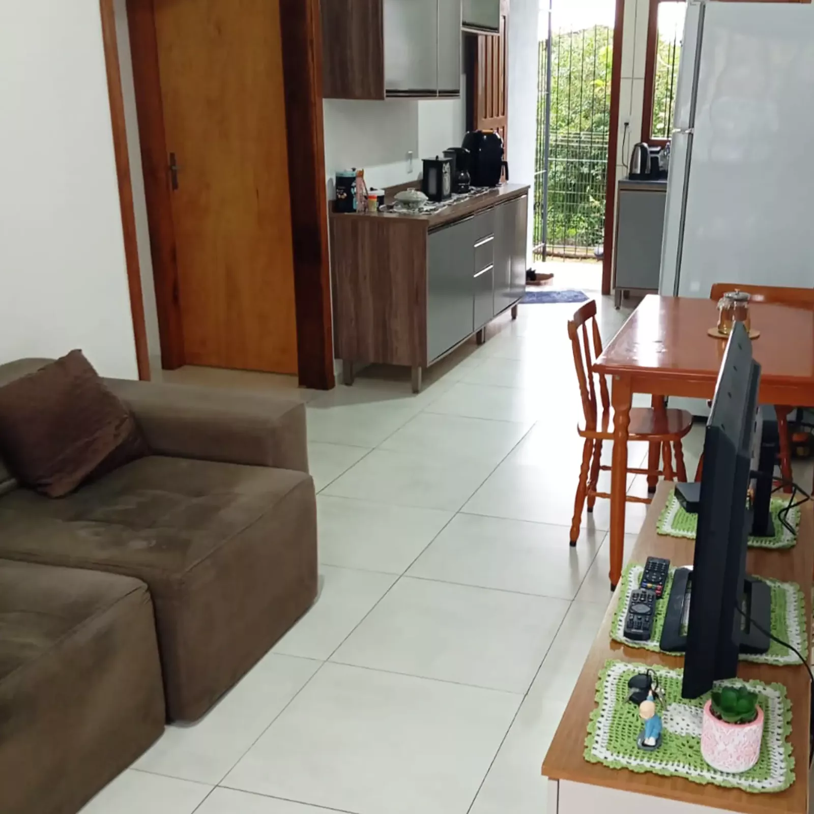 Cozinha na área dos fundos da casa