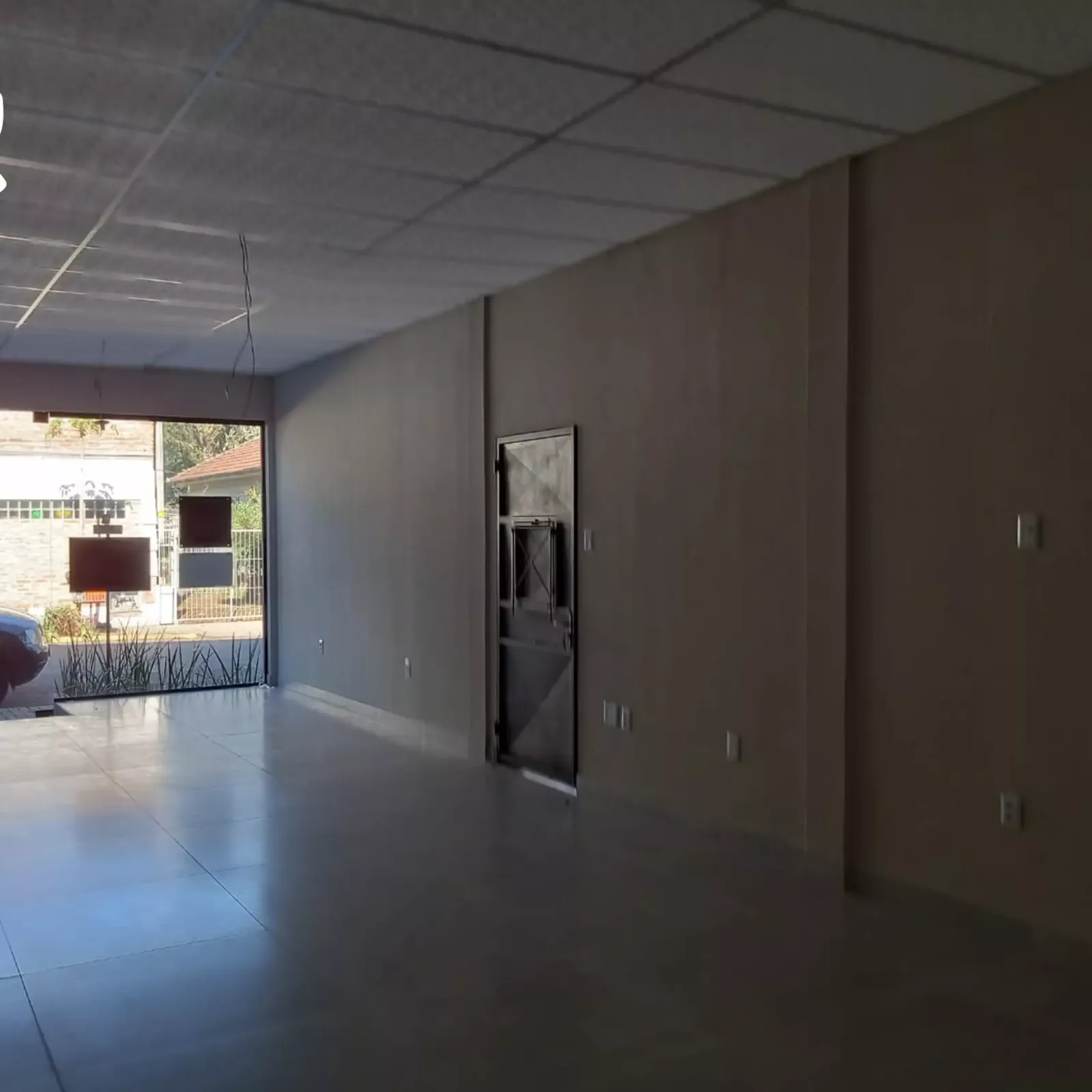 Sala comercial frente