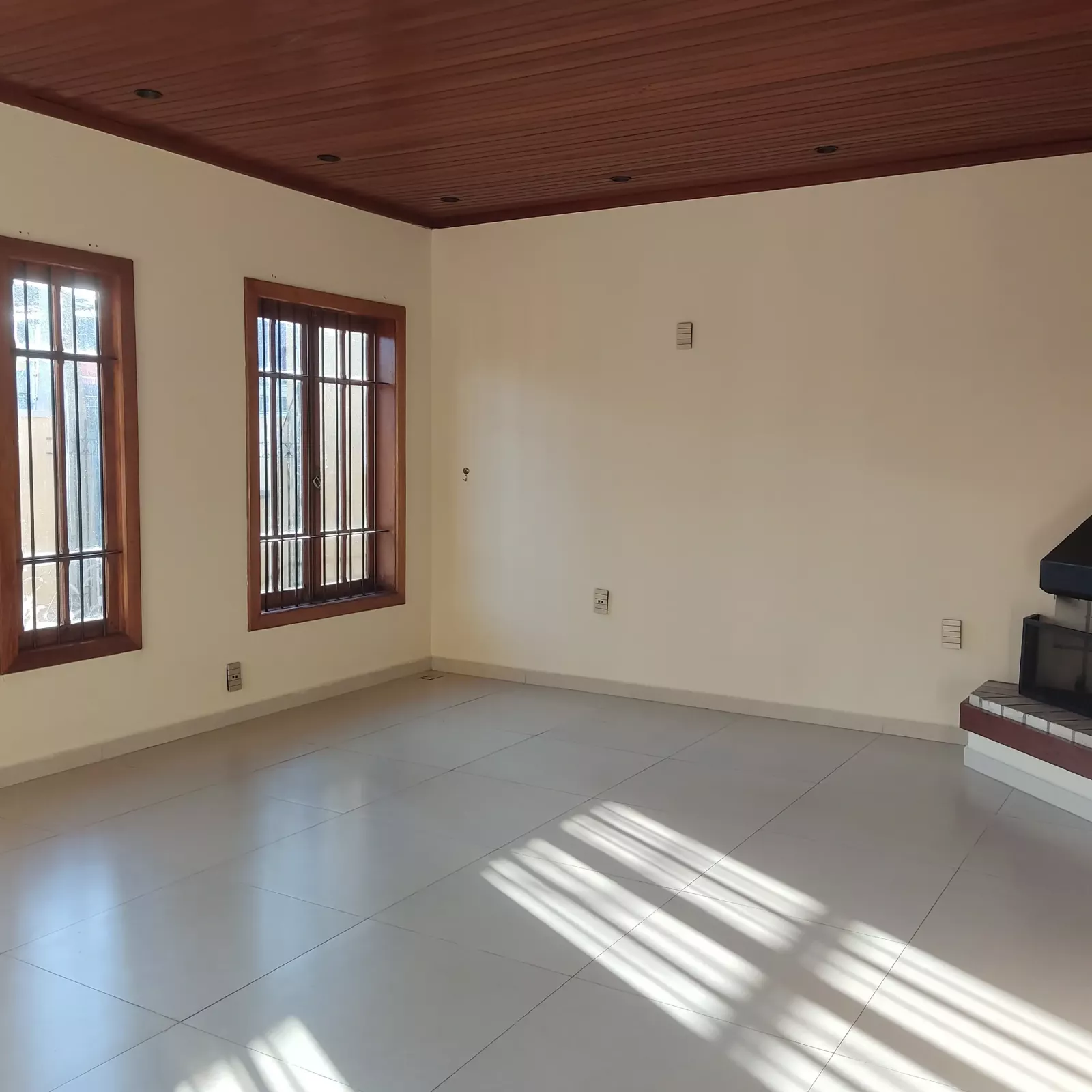 Sala de estar e jantar COM LAREIRA 