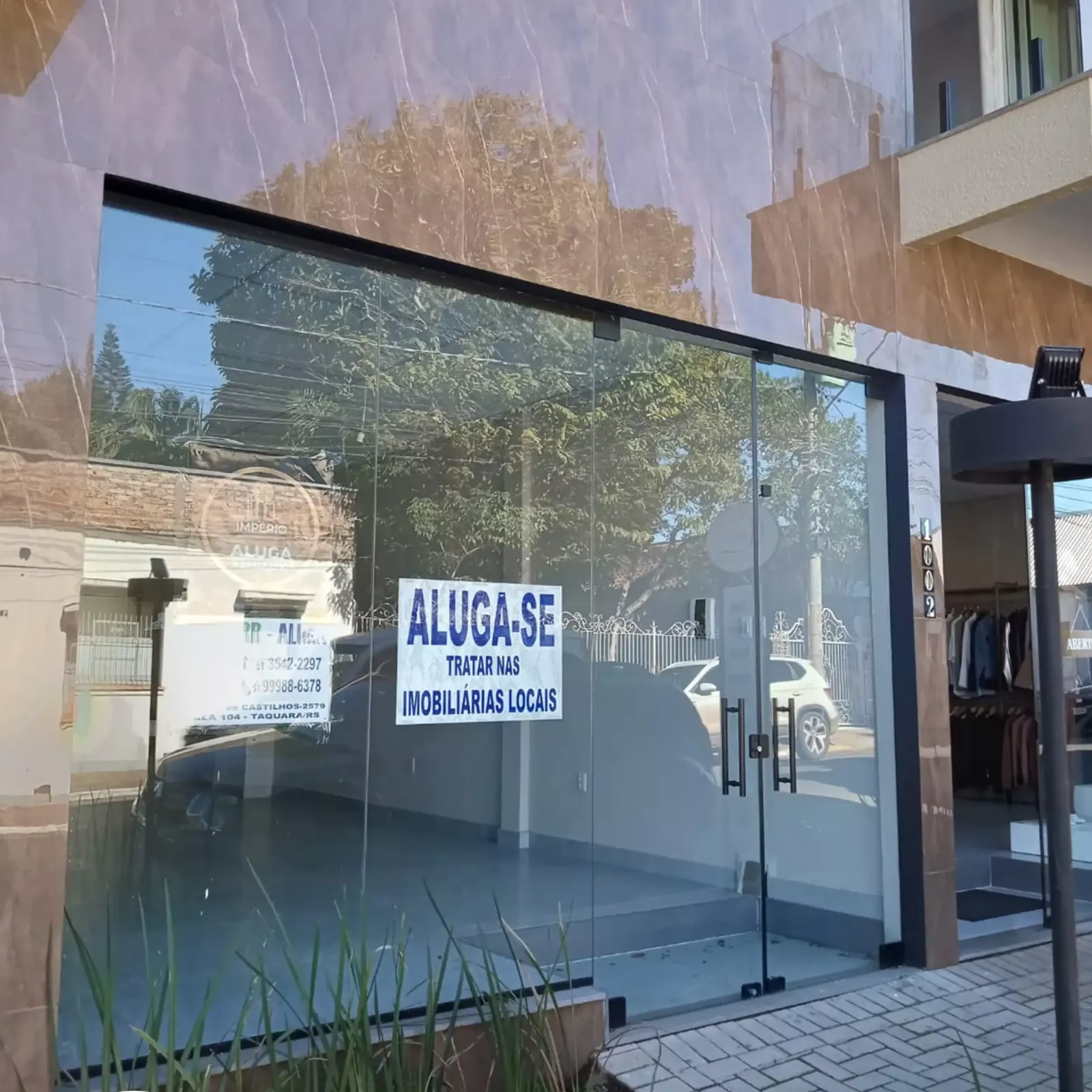 Sala comercial frente