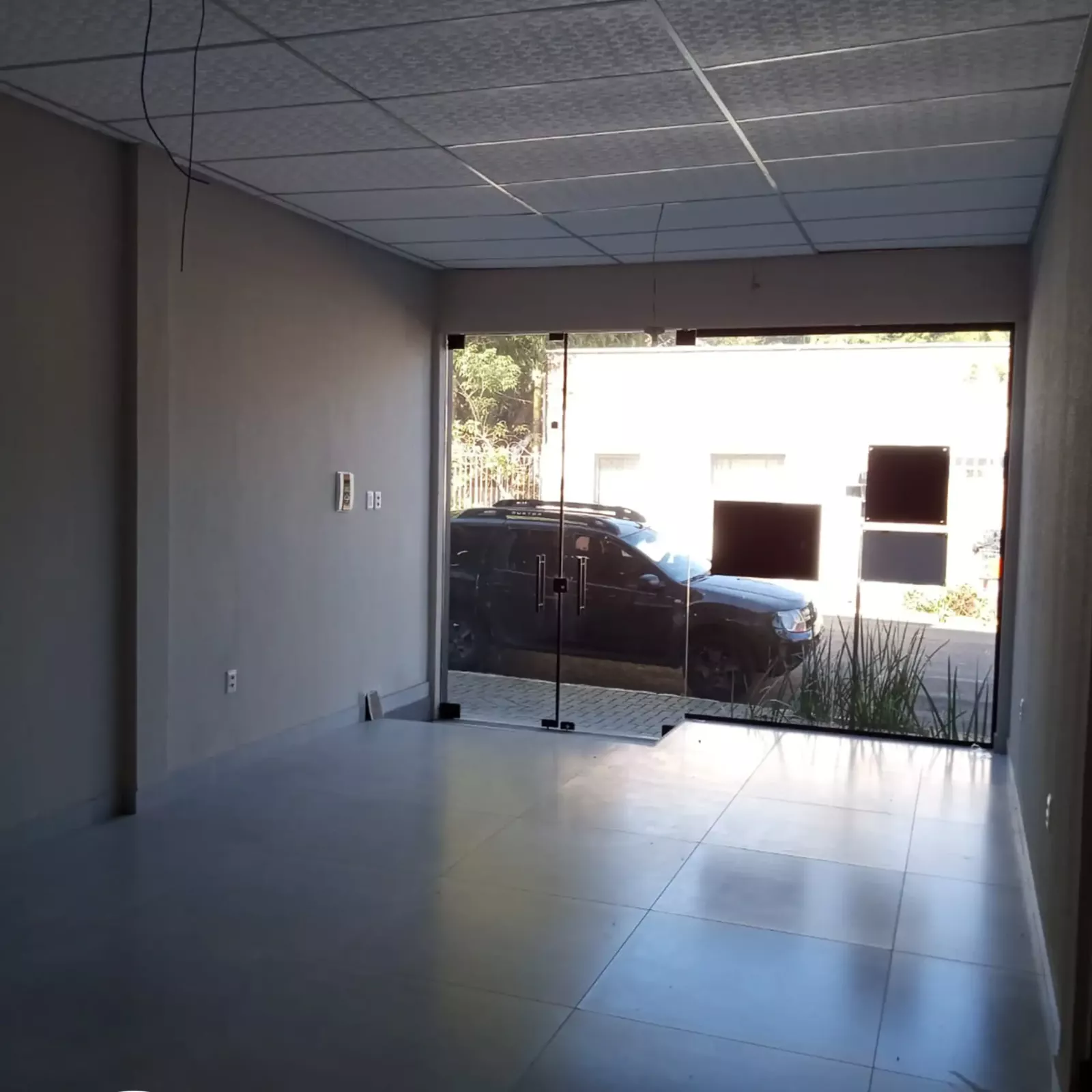 Sala comercial frente