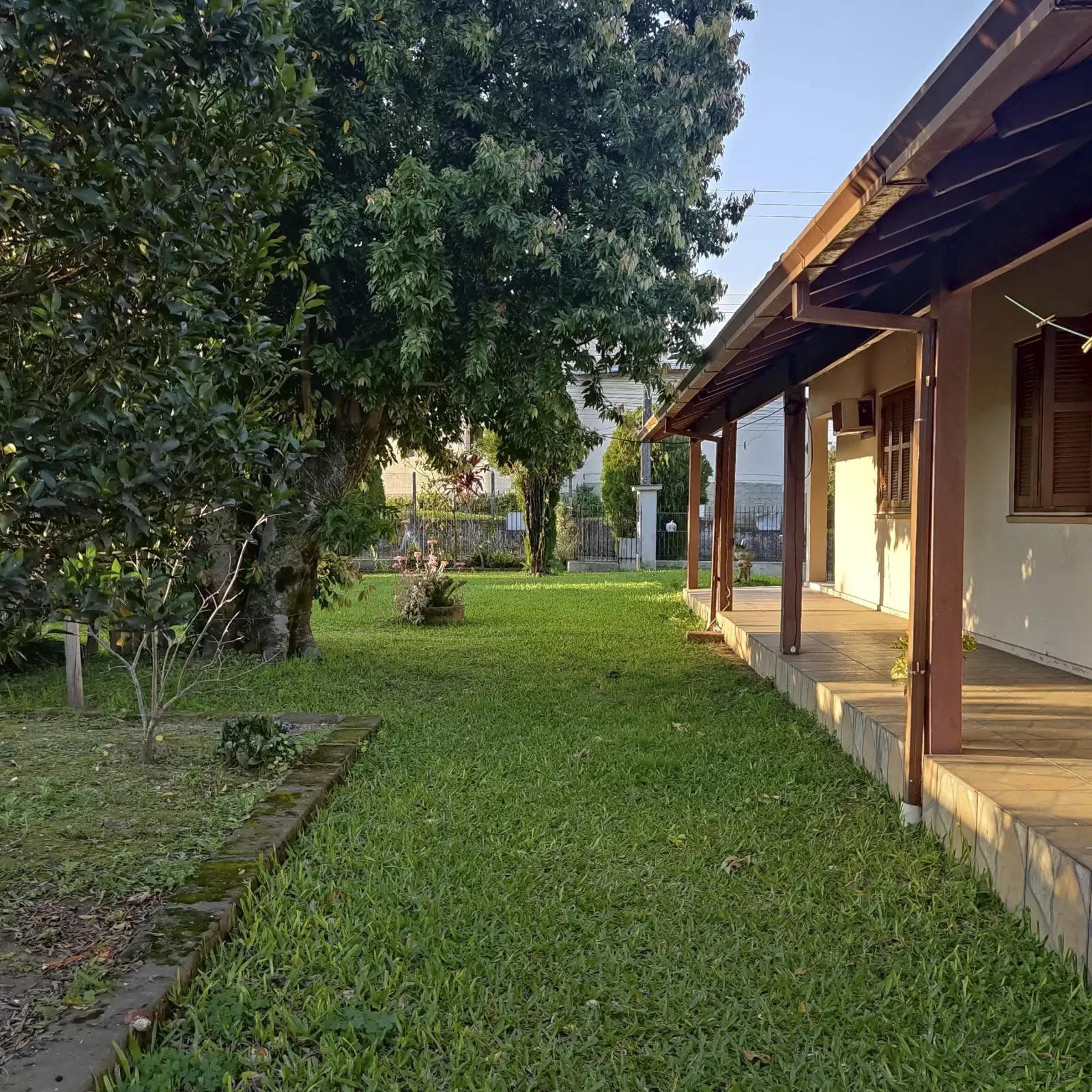Lateral do imóvel 