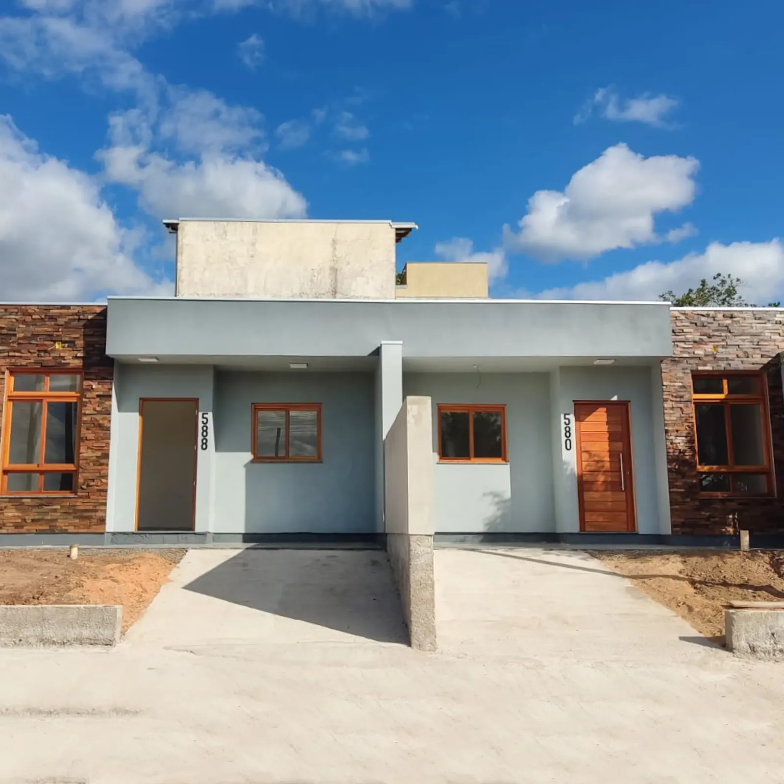 frente duas casas 