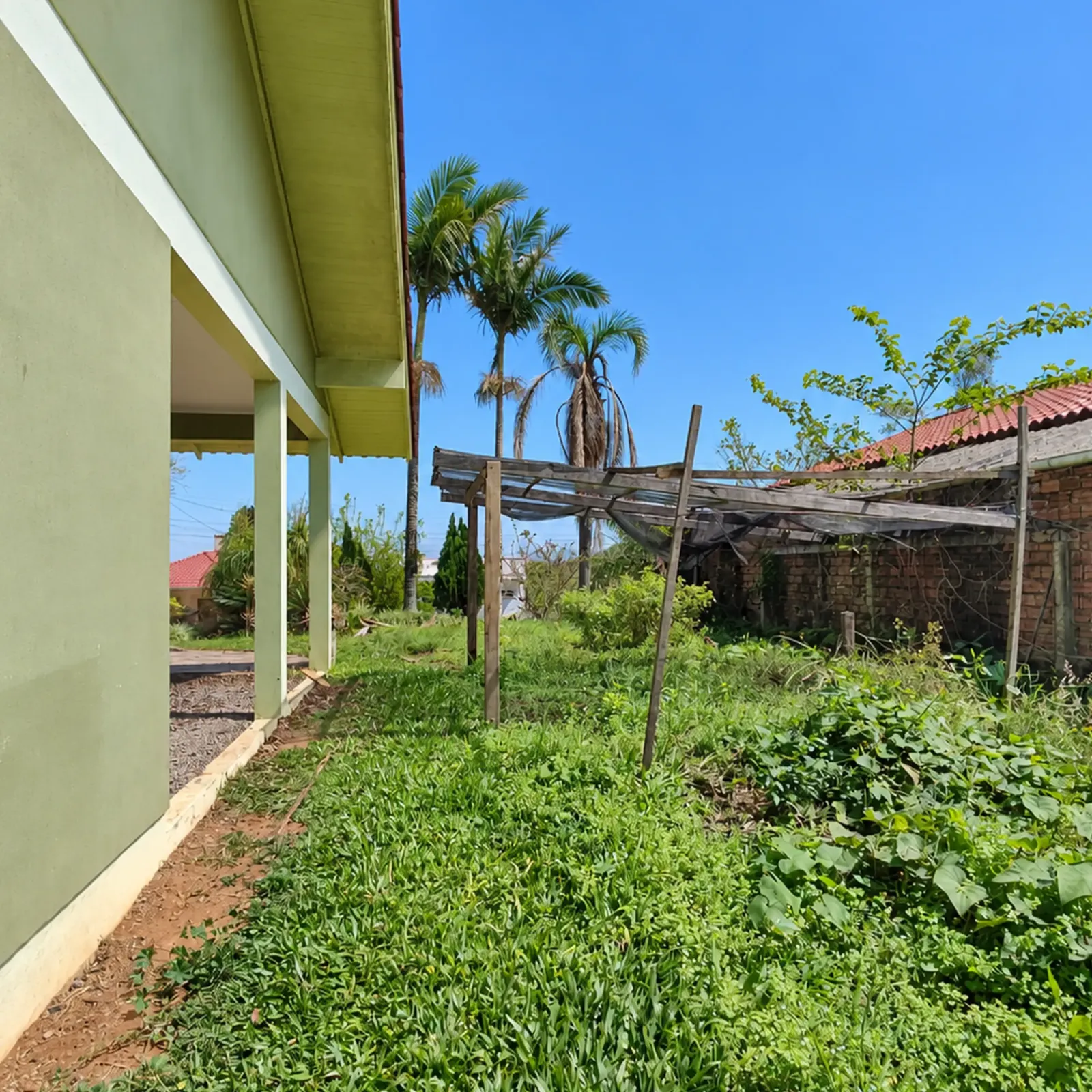 lateral da casa